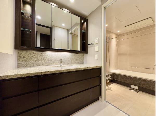 パウダールーム・バスルーム