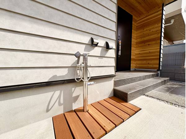 湘南エリアには欠かせないシャワーブースも完備！