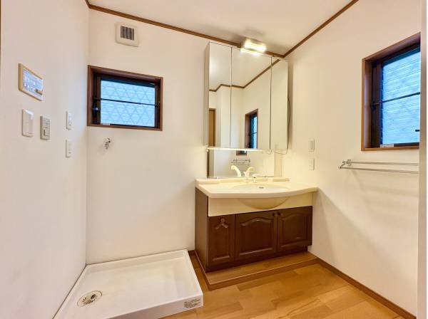 毎日使用する洗面室、ご家族で使用する場面をご想像ください