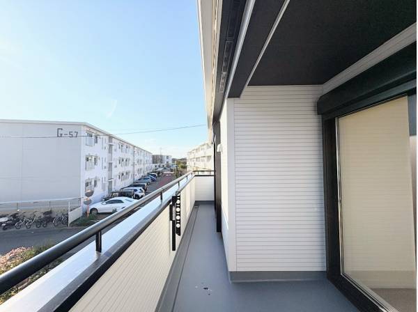 2部屋から出入りできるバルコニー