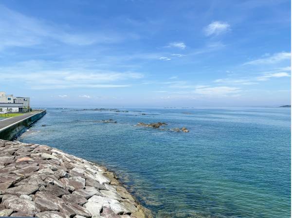 海岸まで徒歩1分 (約40ｍ)