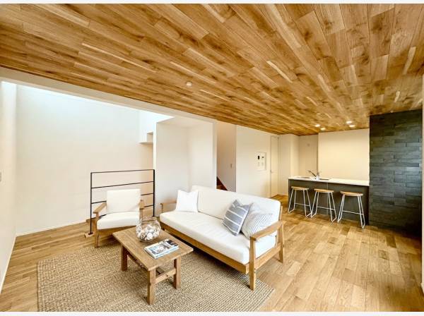 住宅内は明るいウッド調のため温かみがございます