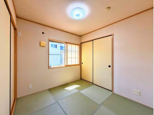 ゆったりとくつろげる和室もございます