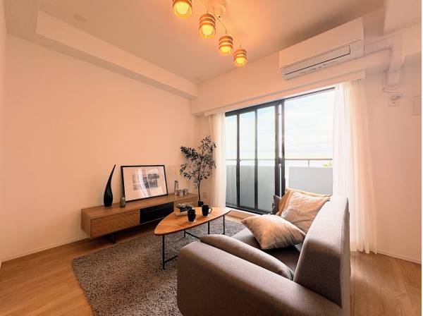 心地よい潮風と陽射しが入ってきます