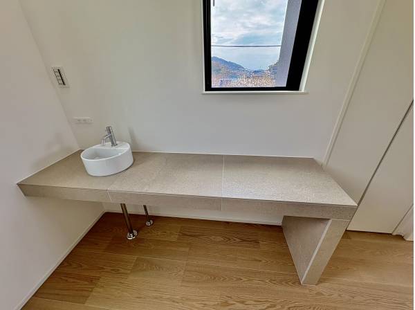 洗面所以外にも洗面台があります！