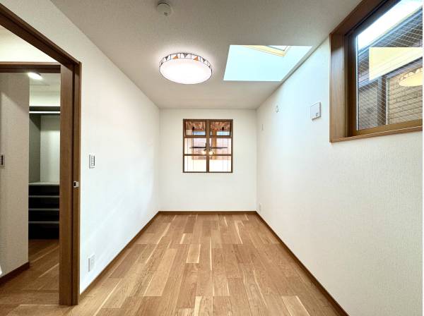 リビングを見渡せる居室