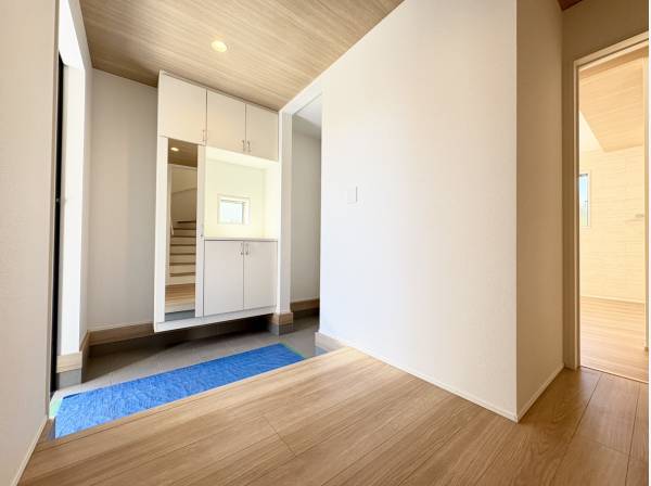 シューズインクローゼット付き玄関スペース