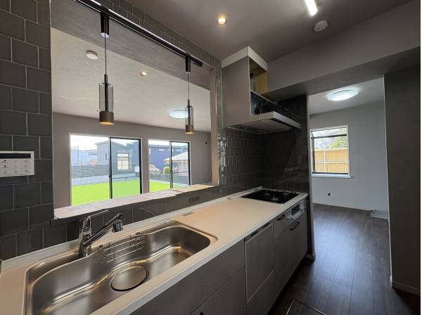 広い対面式キッチン