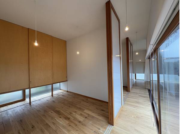 洋間と中廊下です