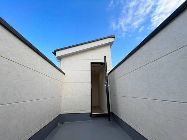 ルーフバルコニーでのんびり過ごすことができます！