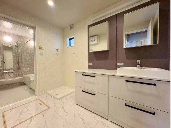 広々な洗面スペース！