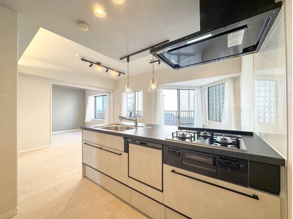 開放感のあるオープンキッチンには食洗機を完備