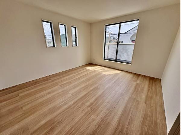 角地なので、各部屋も明るいですよ！