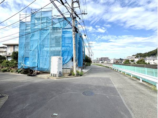 前面道路もゆったりで駐車も楽々