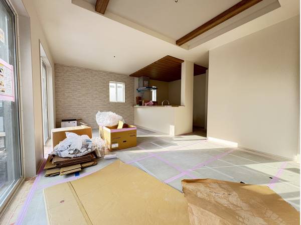 1階LDK　南向きバルコニーで日当たり◎