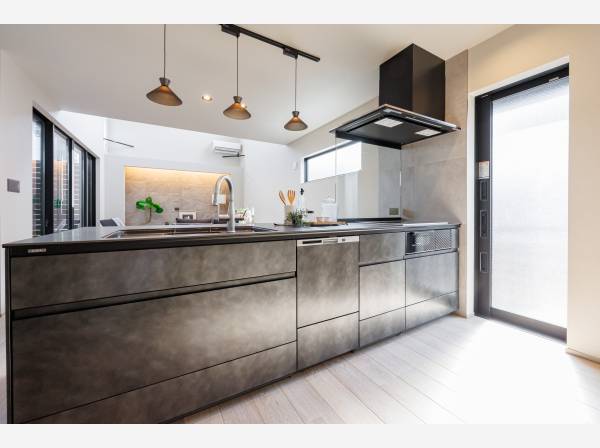 勝手口のあるカウンターキッチン