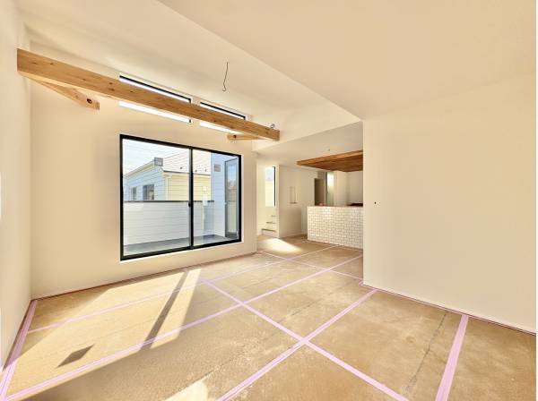 奥行きもあり、家具の配置も考えやすい設計です
