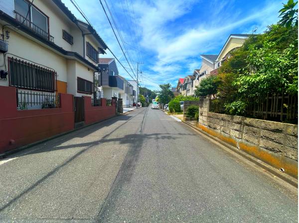 前面道路は約6m御座います