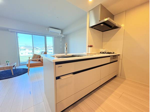 リバービューを望むオープンキッチン