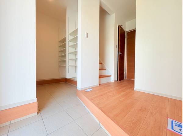 エントランスは大変広々としております