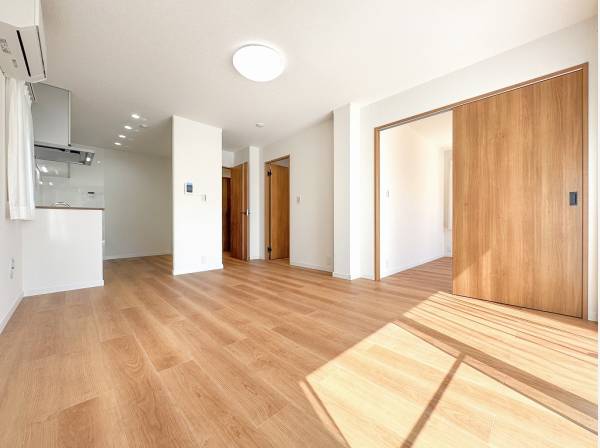 LDKと隣接する洋室を合わせると約22帖の広さに