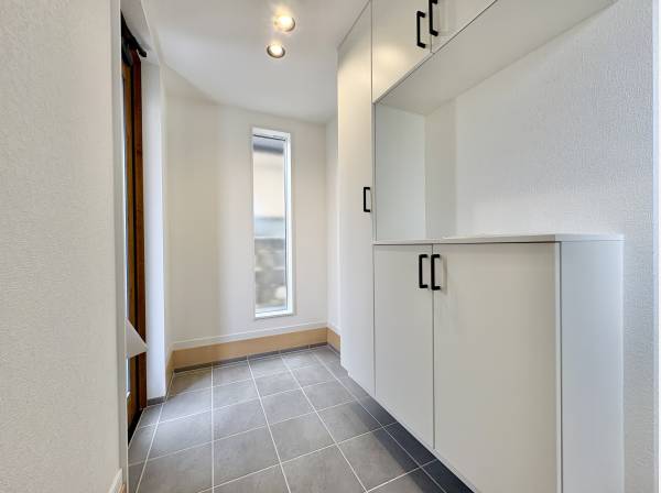 広々とした玄関は、訪問者の第一印象が違います