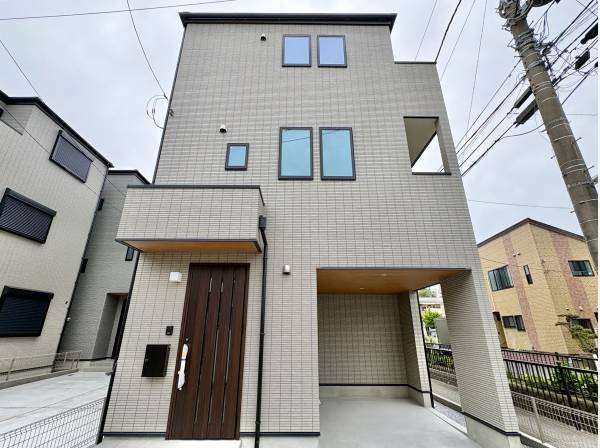 角地のような開放感がある現地です。