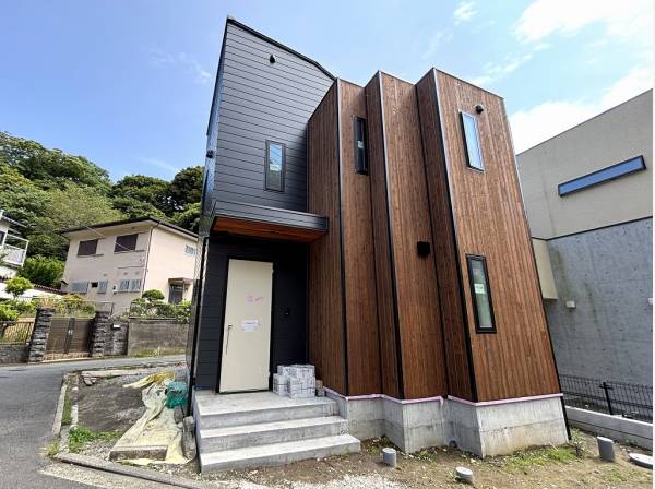 低山に囲まれた自然溢れる住環境 陽当たりの良い3方角地