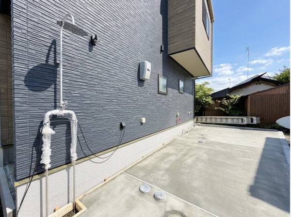 屋外シャワーもございます