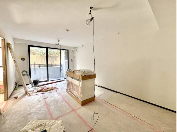 室内はリノベーション工事中