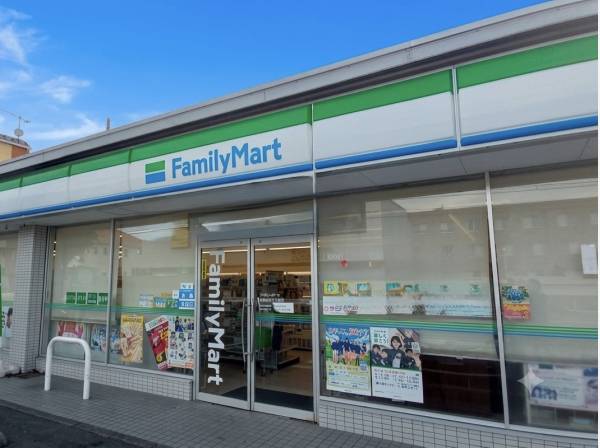 ファミリーマートまで徒歩3分　約190ｍ