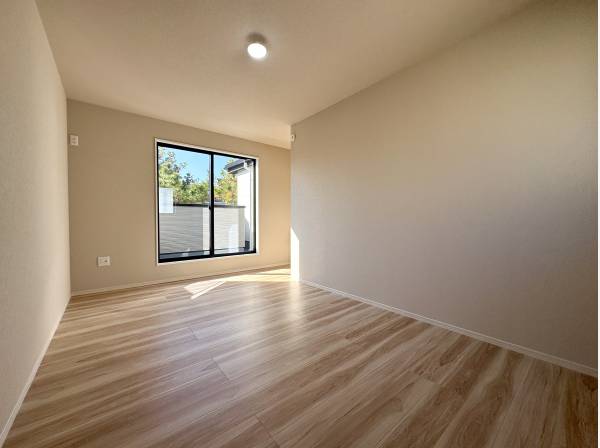 心地よい光が広がる落ち着いた一室