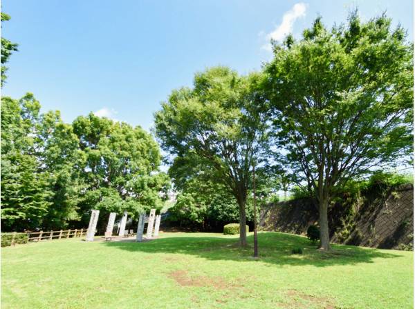 西羽根沢公園まで約20m・徒歩約1分！