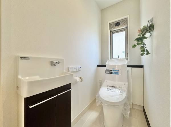 トイレは新規リフォームにて交換済みです。