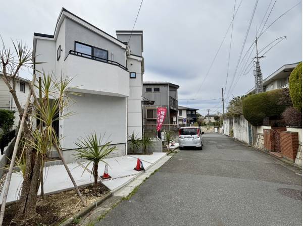 前面道路も広々としております