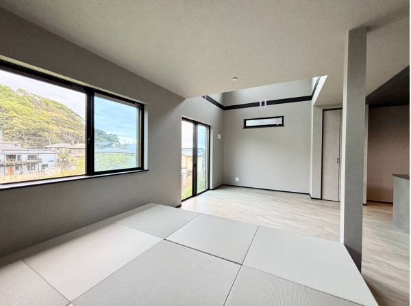 畳スペースから目を奪われる借景が