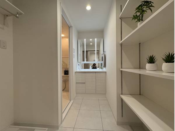 床タイルがお洒落な洗面所