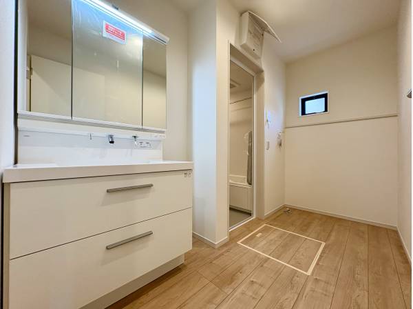 パウダールームは広々設計