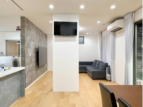 お部屋の柱がスペースを緩やかに区切ってくれるので家具の配置がしやすそう