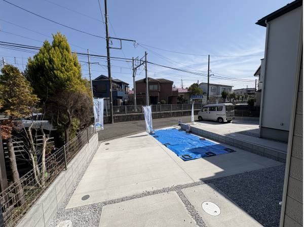 目の前は江ノ電が走ってますよ！