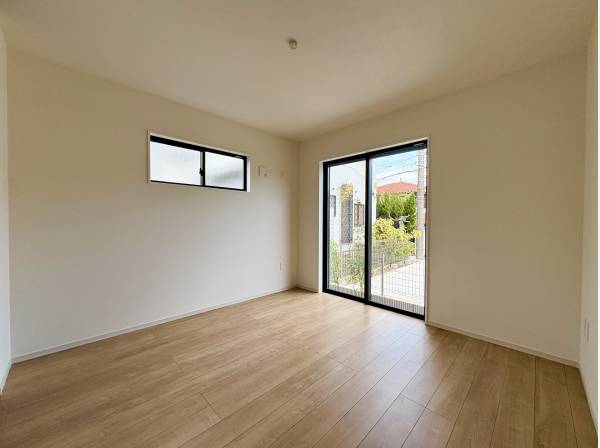 5.5帖以上の洋室が全4室ございます