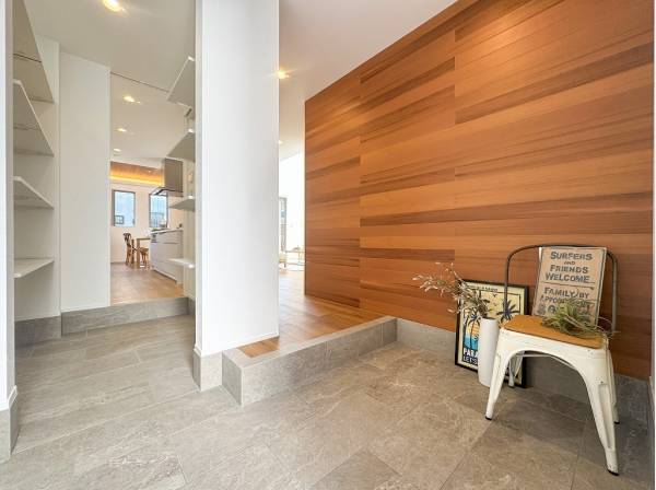 玄関からの2WAY動線が快適な暮らしをサポート