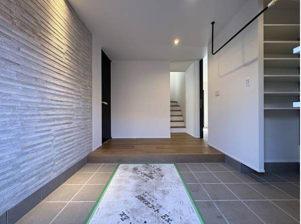 玄関スペースもゆとりを持たせた空間に