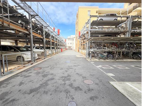 駐車場使用権(無償)ですので車を持っている方も安心です！