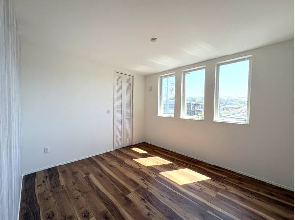 １階もご覧の通りの陽当りの良さ。眺めも良いです