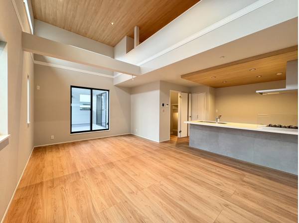 上部吹抜けの開放感あるLDK