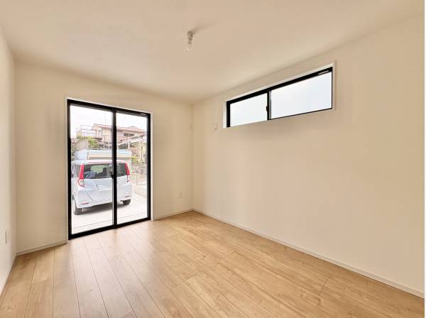 採光が確保できた洋室、くつろぎのひと時を過ごしください