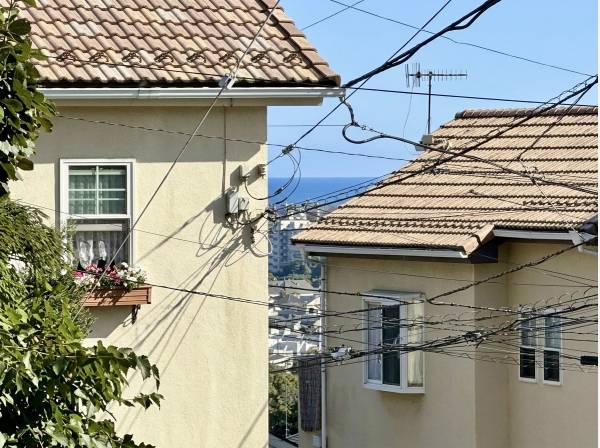 バルコニーからは海を遠望！