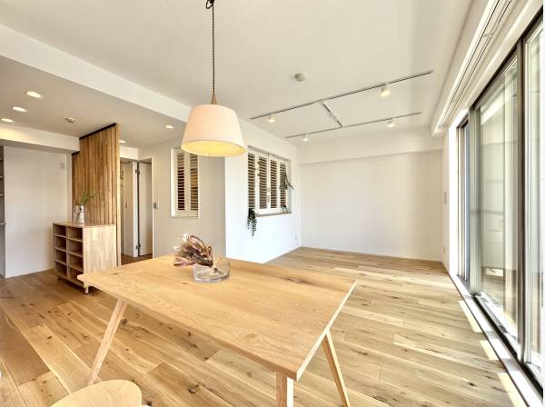 開放感のある明るいリビング。ストレスフリーな日常を。