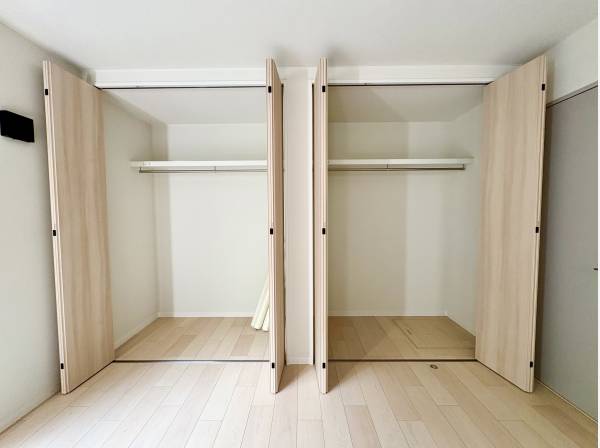 各居室に収納もしっかりと備わります！